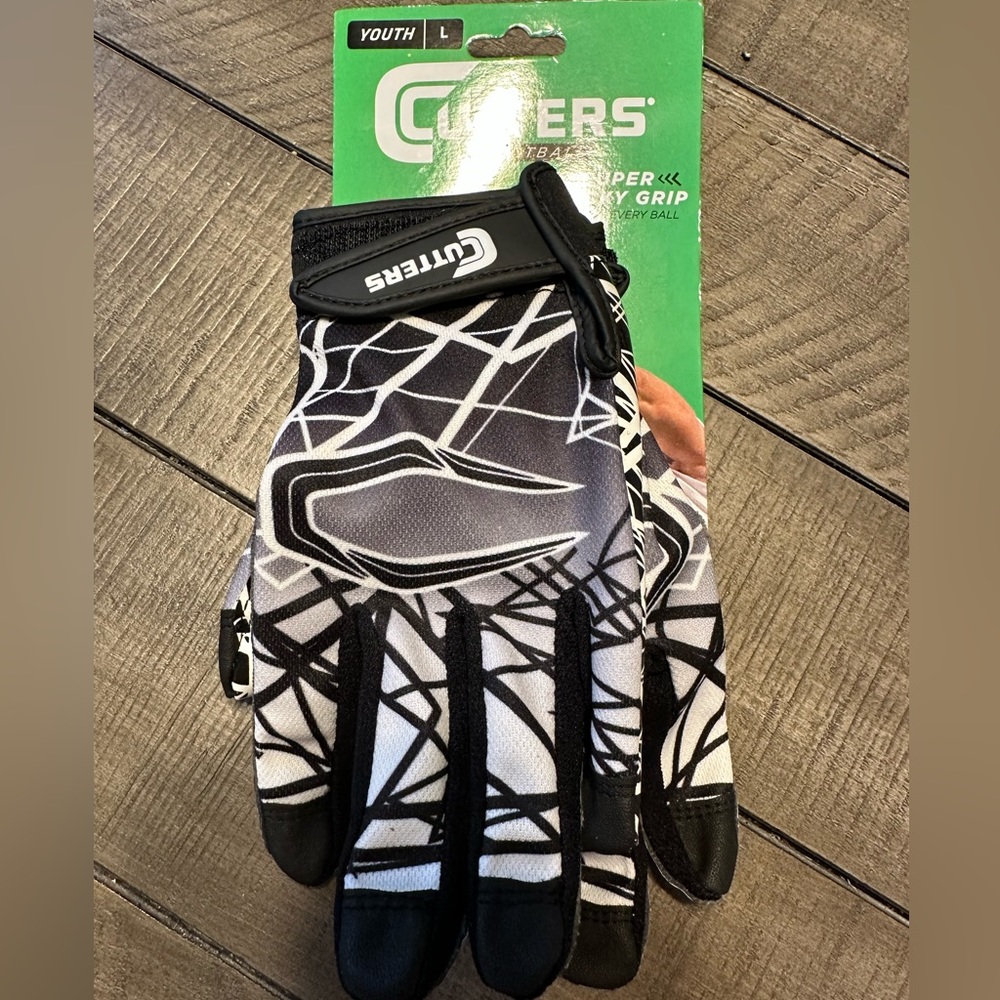 Cutters Youth Game Day Super Sticky Grip Receiver Gloves (Large) Retails For $60